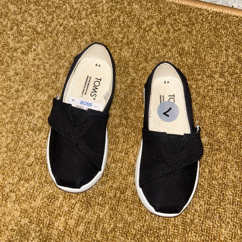 Toddler Black Toms Size 7